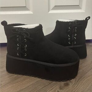 NWOB Dolls Kill / Sugar Thrillz Black Popular Lifestyle Ankle Boots